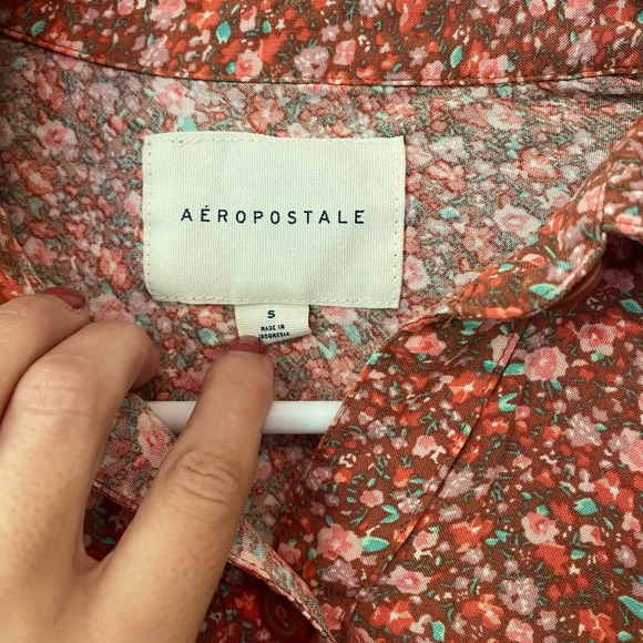 Aeropostale Floral Cropped Button Down Size Small - Picture 3 of 4